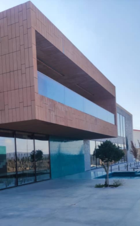 نرده شیشه ای هندریل: زیبایی و ایمنی در معماری مدرن تهران