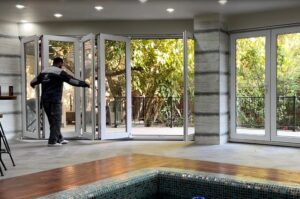 پنجره آکاردئونی - راهکاری مدرن برای فضاهای منعطف