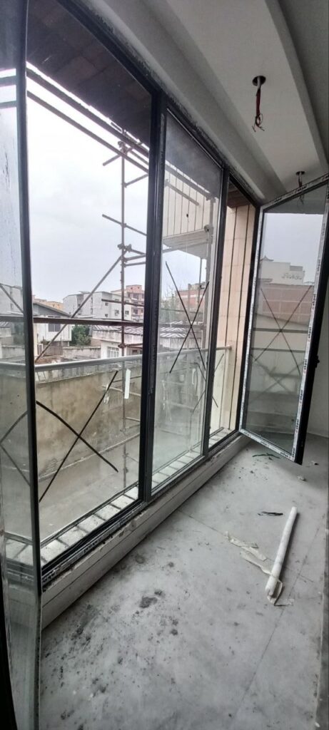 پنجره آلومینیومی در چیتگر: کیفیت و طراحی با گروه مهندسی آسمان
