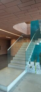 نرده شیشه‌ای هندریل در نیاوران