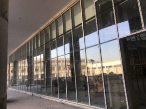 قیمت انواع نمای شیشه‌ای در فرمانیه و تجریش