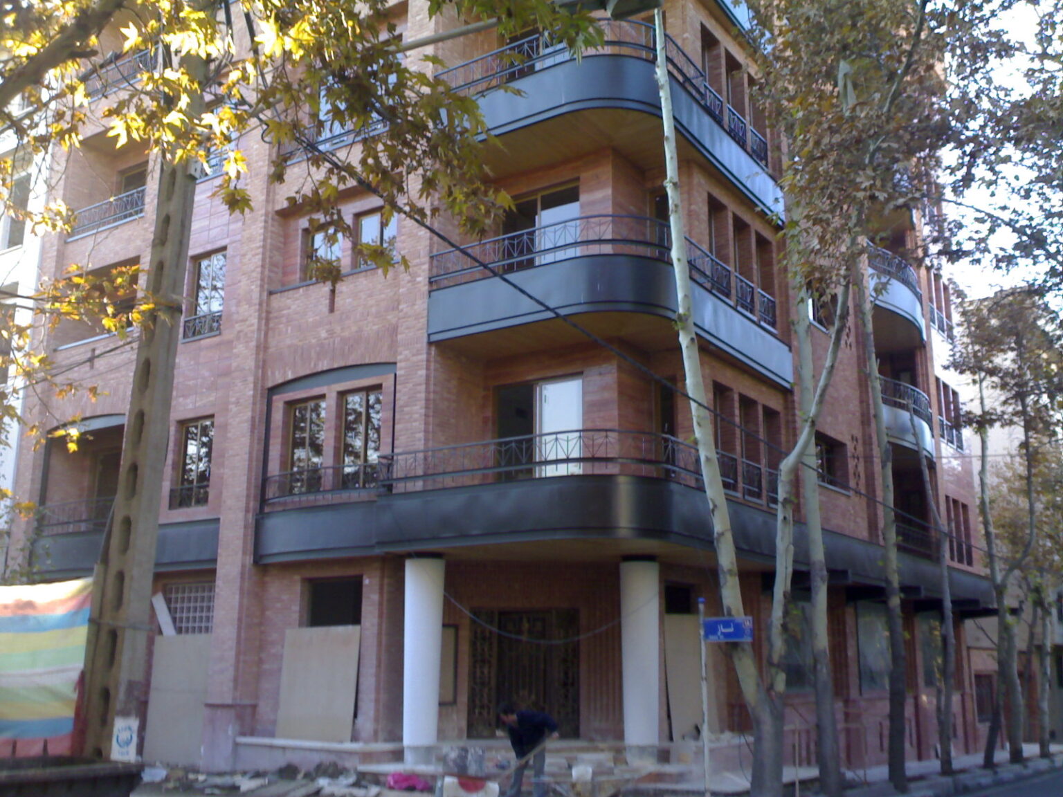 پنجره لولایی دوحالته در دربند و درکه